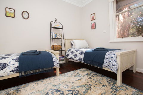 Historic Oakhill House Entire Estate - Accommodation Gladstone 10
