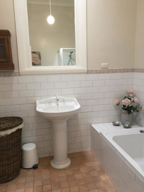 Historic Oakhill House Entire Estate - Accommodation Gladstone 16