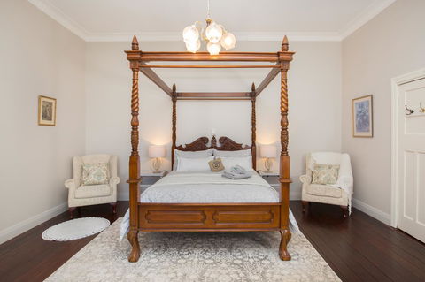 Historic Oakhill House Entire Estate - Accommodation Gladstone 1