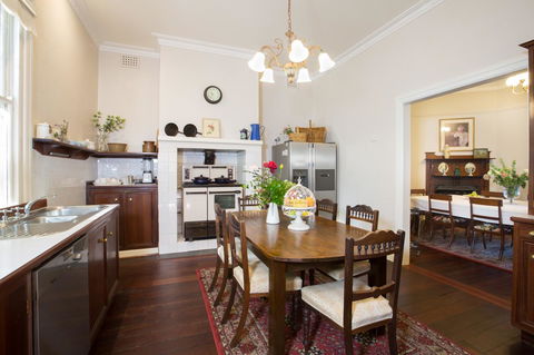Historic Oakhill House Entire Estate - Accommodation Gladstone 15