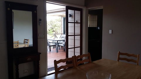 Chalets On Frenchman - Accommodation Gladstone 5