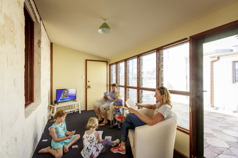 Fremantle Colonial Cottages - Accommodation Gladstone 13