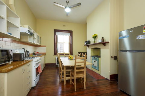 Fremantle Colonial Cottages - Accommodation Gladstone 1