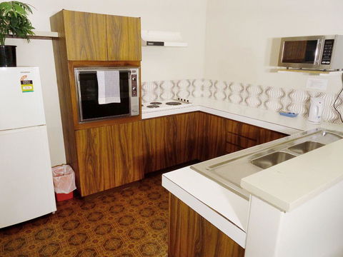Scarborough & Absolutely Beachfront - Accommodation Gladstone 17