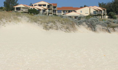 Scarborough & Absolutely Beachfront - Accommodation Gladstone 0