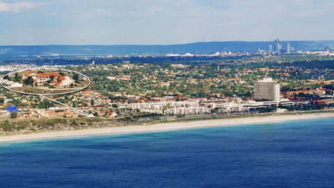 Scarborough & Absolutely Beachfront - Accommodation Gladstone 1