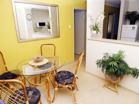 Scarborough & Absolutely Beachfront - Accommodation Gladstone 11