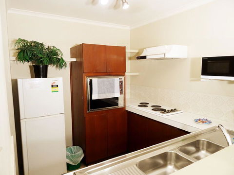 Scarborough & Absolutely Beachfront - Accommodation Gladstone 12