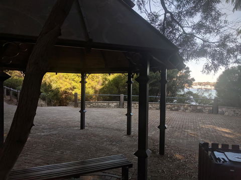 Riverside Retreat - Accommodation Gladstone 12