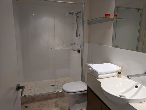 Riverside Retreat - Accommodation Gladstone 11