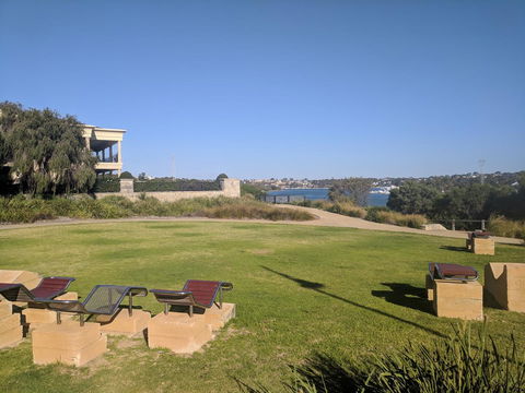 Riverside Retreat - Accommodation Gladstone 4