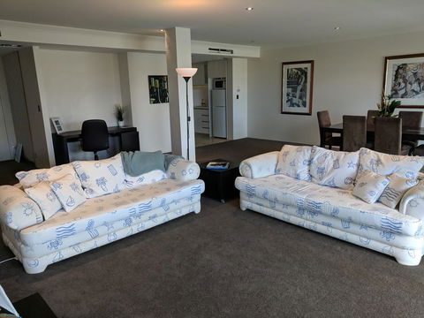 Riverside Retreat - Accommodation Gladstone 14
