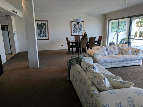Riverside Retreat - Accommodation Gladstone 10