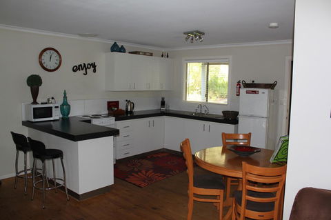 Francisca\'s Cottage - Accommodation Gladstone 3