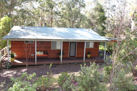 Francisca\'s Cottage - Accommodation Gladstone 0