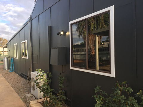 The Cottage That Could - Accommodation Gladstone 1