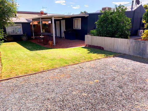 The Cottage That Could - Accommodation Gladstone 2