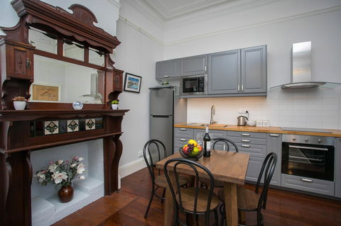Danum House - Accommodation Gladstone 2