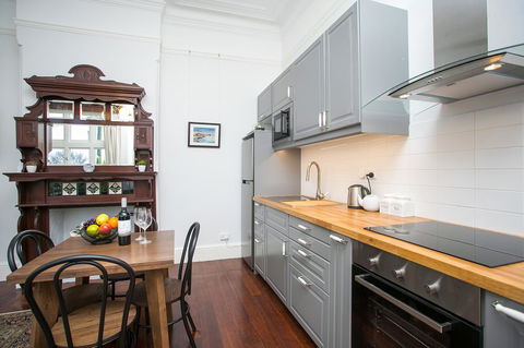 Danum House - Accommodation Gladstone 1