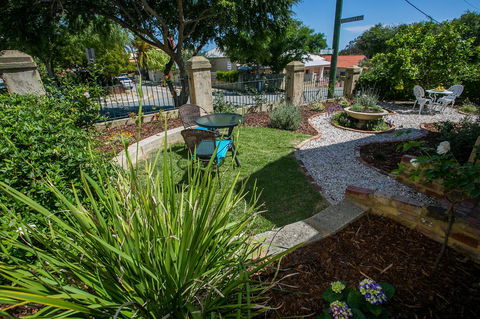 Danum House - Accommodation Gladstone 5