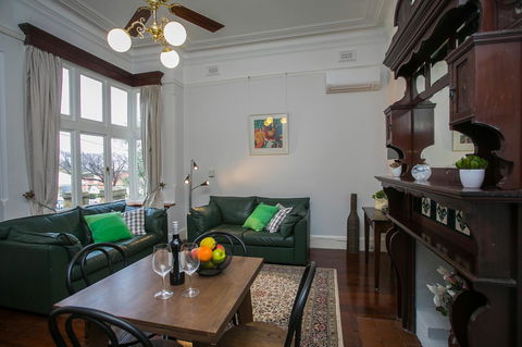 Danum House - Accommodation Gladstone 4