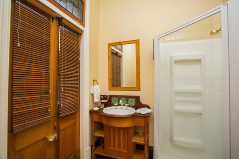 Danum House - Accommodation Gladstone 21