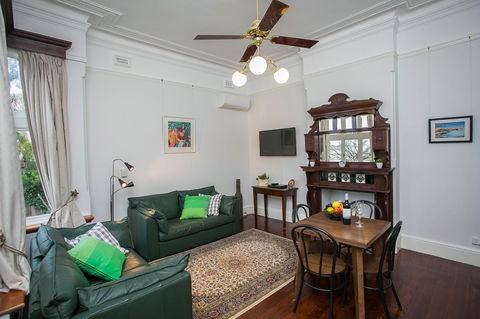 Danum House - Accommodation Gladstone 8