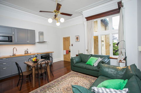 Danum House - Accommodation Gladstone 11