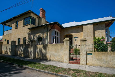 Danum House - Accommodation Gladstone 22