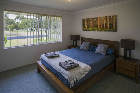 Indoyo Retreat - Accommodation Gladstone 7