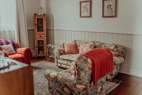Bluebird Cottage - Accommodation Gladstone 10