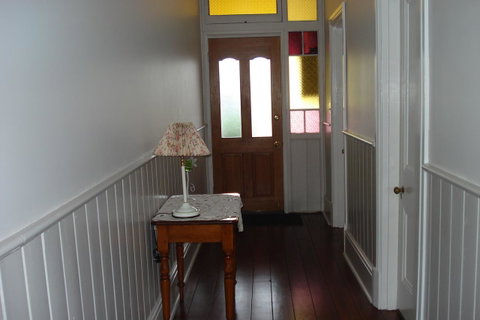 Bluebird Cottage - Accommodation Gladstone 13