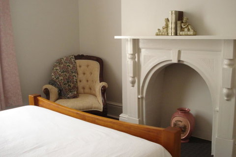 Bluebird Cottage - Accommodation Gladstone 7