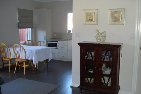 Bluebird Cottage - Accommodation Gladstone 19