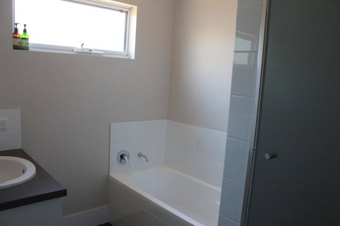 Bluebird Cottage - Accommodation Gladstone 23