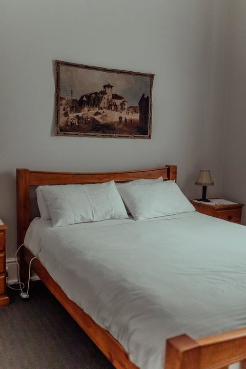 Bluebird Cottage - Accommodation Gladstone 6