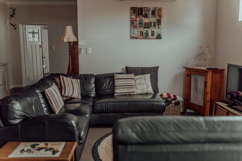 Bluebird Cottage - Accommodation Gladstone 17