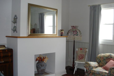 Bluebird Cottage - Accommodation Gladstone 8