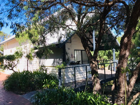 Zephyr Studio - Accommodation Gladstone 1