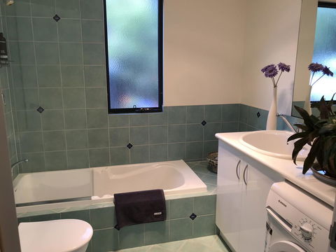Zephyr Studio - Accommodation Gladstone 19