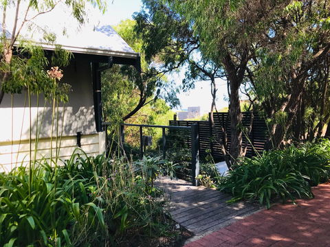 Zephyr Studio - Accommodation Gladstone 22