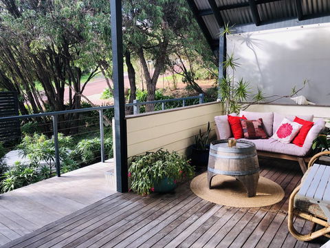 Zephyr Studio - Accommodation Gladstone 10