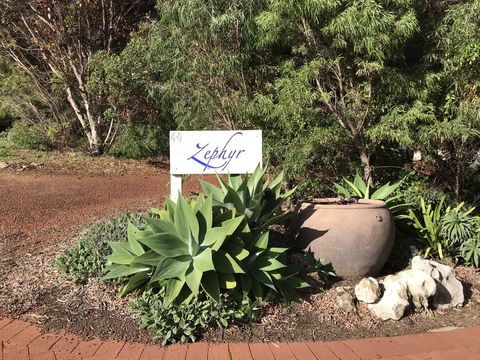 Zephyr Studio - Accommodation Gladstone 23