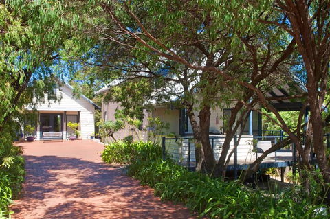 Zephyr Studio - Accommodation Gladstone 24