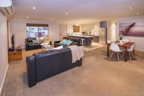 Boardwalk - Accommodation Gladstone 14