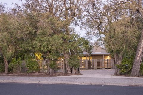 Boardwalk - Accommodation Gladstone 4
