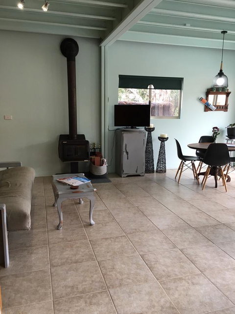 Dunsborough Barn Stay - Accommodation Gladstone 4