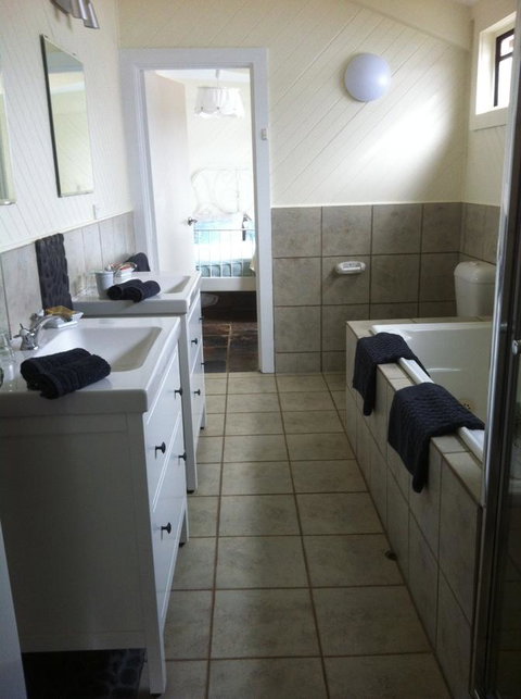 Bickley Valley Cottage - Accommodation Gladstone 13