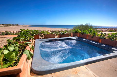 Mantarays Ningaloo Beach Resort - Accommodation Gladstone 7