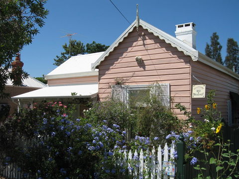 RoseMoore Bed & Breakfast - Accommodation Gladstone 0
